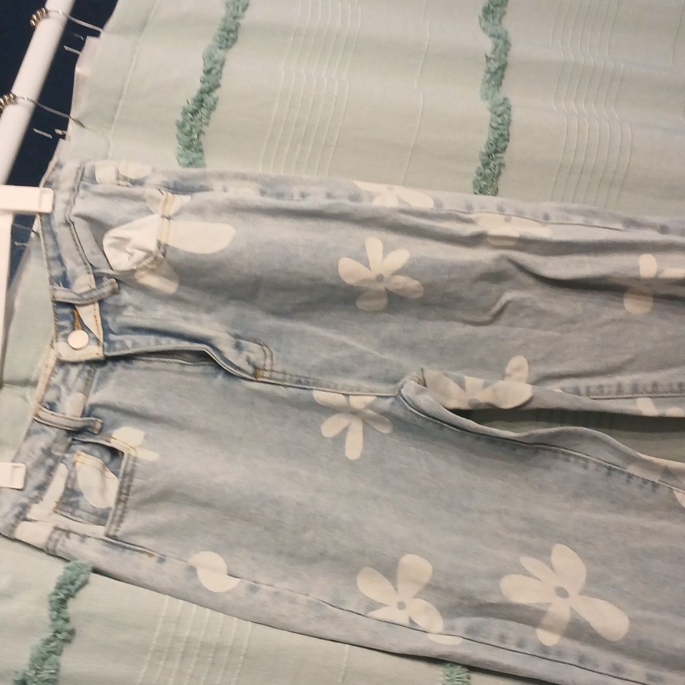 Shein jeans with white flowers size small